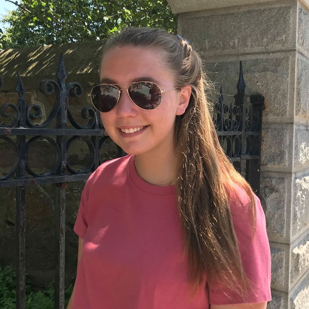Meet your Posher, Claudia